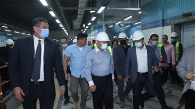 وزير النقل يتفقد مواقع العمل بالمرحلة الـ 3 للخط الثالث للمترو