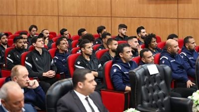 محافظ بورسعيد يجتمع بمجلس المصري واللاعبين 