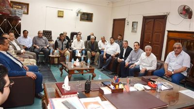 محافظ الشرقية يجتمع بالقيادات الجدد بمجلس مدينة الزقازيق 