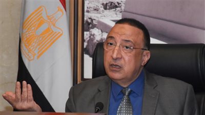 محافظ الإسكندرية يبحث مع مستأجري الشواطئ استعدادات موسم الصيف