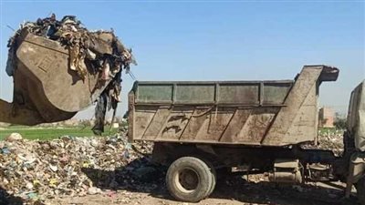 رفع المخلفات والأتربة المتراكمة بشوارع كرداسة