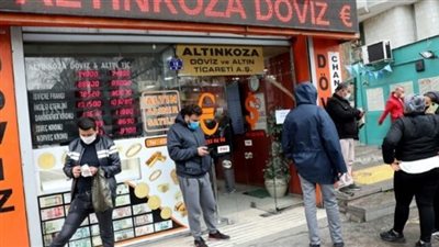 الليرة التركية تعود للتراجع أمام الدولار