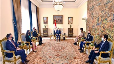 شاهد نشاط الرئيس اليوم | السيسي يستقبل قائد القيادة المركزية الأمريكية ويتابع مشروعات مبادرة حياة كريمة