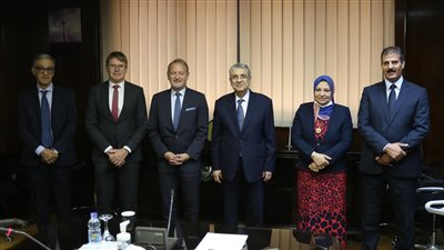 وزير الكهرباء يبحث التعاون مع مستثمر بلجيكي فرص الاستثمار في الهيدروجين الأخضر