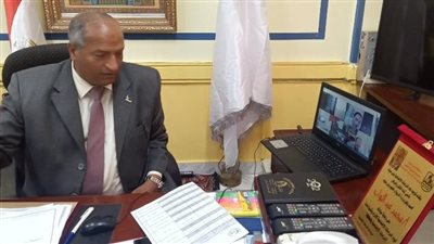 عبر الفيديو كونفرانس.. وكيل تعليم بني سويف يتابع لجان امتحانات النقل