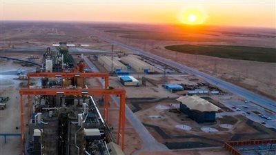 فرحة عمال مصنع القناة لبنجر السكر بالمنيا في أول إنتاج له|فيديو