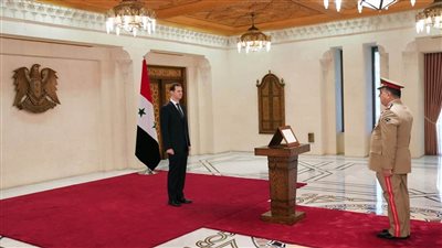 وزير الدفاع السوري الجديد يؤدي اليمين أمام الأسد