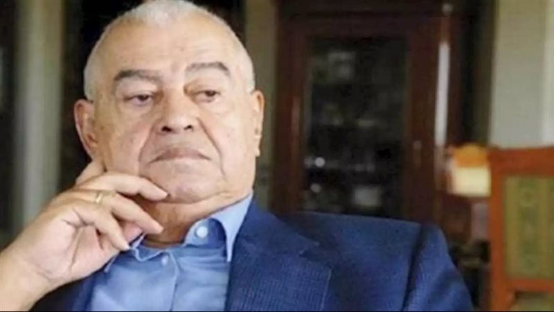 الكاتب الصحفى صلاح