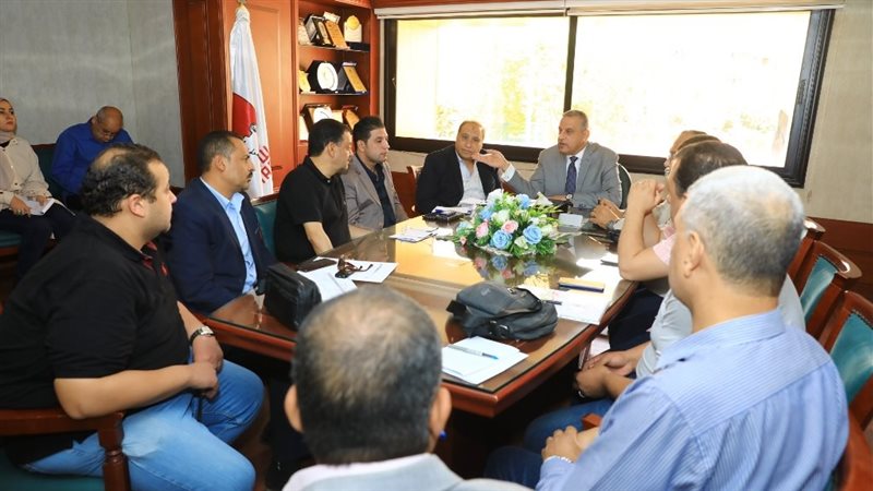 محافظ سوهاج يعقد