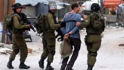 بذريعة عدم حصولهم على تصاريح.. إسرائيل تعتقل نحو 1000 عامل فلسطيني 