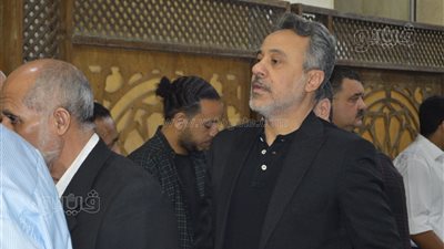 إيهاب فهمي ومحمد عز ومحمد علي رزق يقدمون واجب العزاء في والد محسن منصور