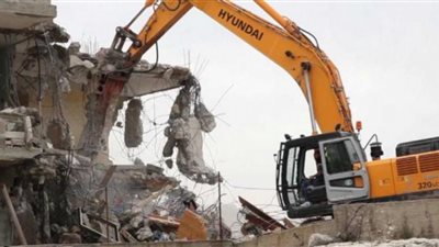 شاهد.. إزالة 6 محلات تجارية لتنفيذ مشروع محور الطريق الأبيض| فيديو