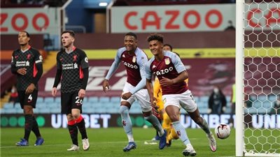 جيرارد يتفوق على لامبارد.. أستون فيلا يهزم إيفرتون 2-1