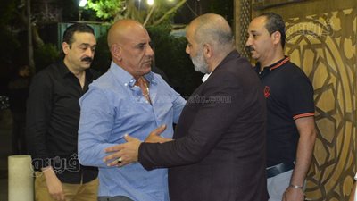 محمد لطفي وطارق علام يقدمان واجب العزاء في والد محسن منصور 