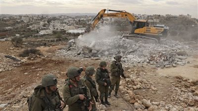 السلطات الإسرائيلية تهدم مبنى سكنيا لعائلة فلسطينية في القدس الشرقية