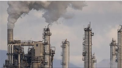 النفط الأمريكي يغلق عند أدنى مستوى له خلال أسبوعين.. والبرميل يسجل 100 دولار