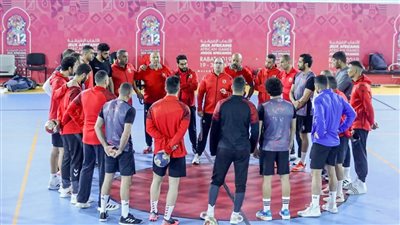 محاضرة فنية لـ«رجال يد الأهلي» قبل مباراة «دون بوسكو» الإيفواري