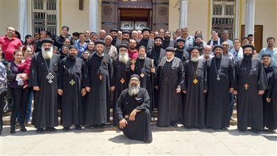 الأنبا صليب يلتقي العاملين بكنائس إيبارشية ميت غمر