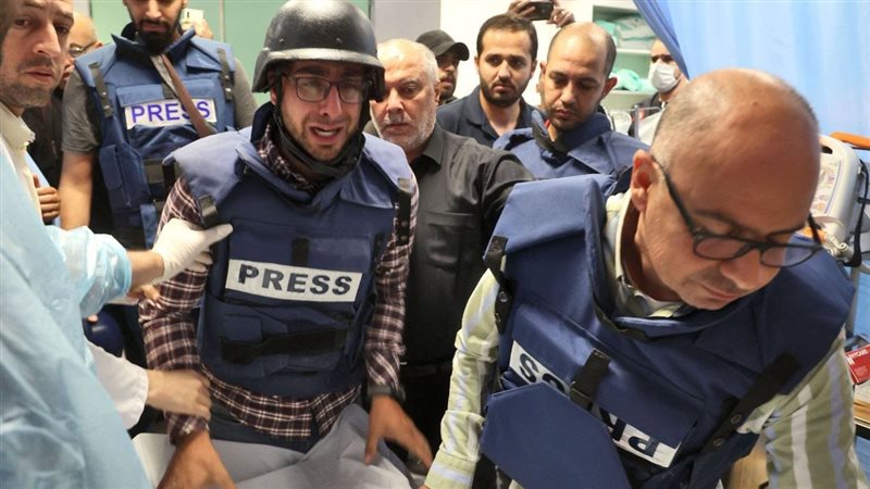 انهيار الصحفيين بالبكاء