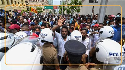 بعد محاصرة الآلاف لرئيس الوزراء.. ماذا يجري في سريلانكا؟ | فيديوجراف
