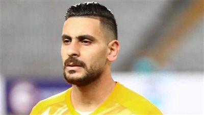 بعد تعرضه لحادث سير هو وأسرته.. المصري يطمئن على حارس مرماه أحمد مسعود 