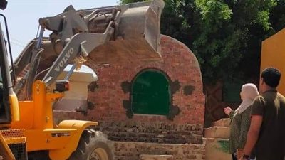 الوحدة المحلية بشبين القناطر تكشف حقيقة هدم مقابر بها جثث