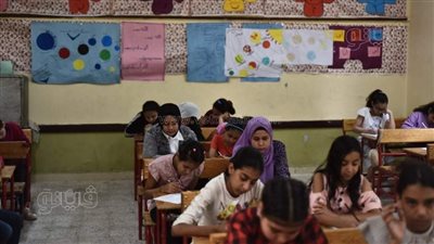 من داخل اللجان.. لحظة تأدية طلاب رابعة ابتدائى امتحان الرياضيات | فيديو وصور 