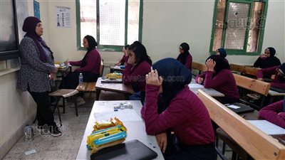 بدء الامتحان الإلكتروني في اللغة العربية للصف الثاني الثانوي | فيديو