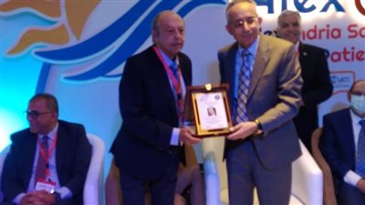 نائب رئيس جامعة الإسكندرية يشهد فعاليات المؤتمر السنوي الرابع عشر لرعاية مرضى الأورام