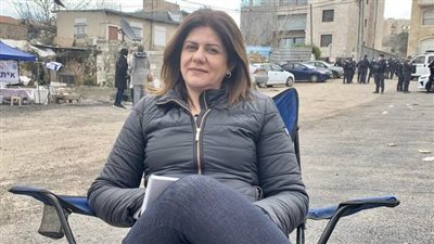 كاتب إسرائيلي يثني على شجاعة أبو عاقلة.. ويتهم بلاده بقتلها