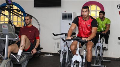 تدريبات بدنية لـ رجال يد الأهلي في الجيم استعدادا لـ فاب الكاميروني