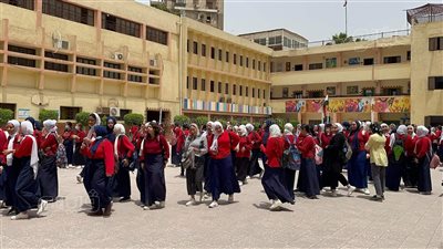 طالبات ثانية ثانوي بالجيزة: 