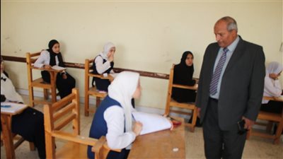 وكيل تعليم بني سويف يتفقد لجان ثانية ثانوي 