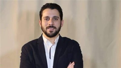  مينا بشرى يقدم برنامج 