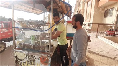 كرة في الصباح وعربة قهوة مساء.. حكاية مؤمن التركي لاعب طنطا مع أكل العيش | فيديو