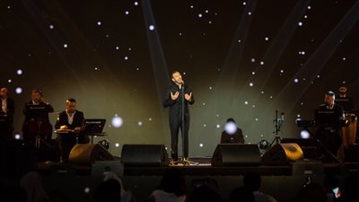 كاظم الساهر يزين موسم جدة بأجمل أغانيه وسط انبهار الآلاف| فيديو وصور