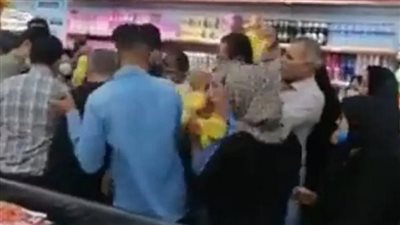 مشاهد صادمة.. اقتحام ونهب للمحال في إيران بحثا عن الطعام |فيديو