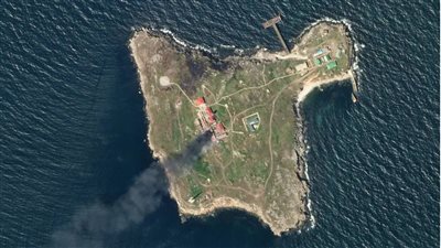 تعتيم روسي على إعلان أوكرانيا قصف سفينة لوجستية قرب جزيرة الأفعى | فيديو