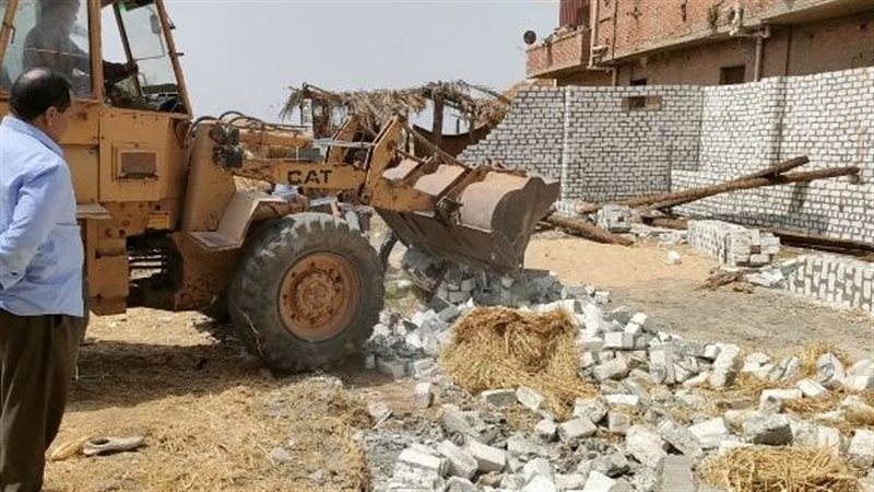 إزالة 8 مبانٍ مخالفة