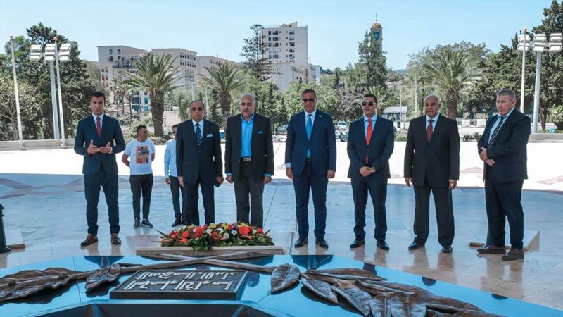 وفد الأهلى أمام مقر