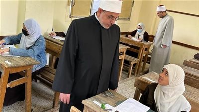 طلاب الشهادتين الابتدائية والإعدادية بالأزهر يؤدون امتحان