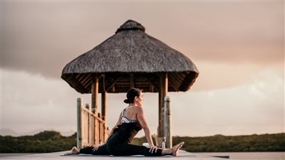 ياسمين صبري تمارس اليوجا في أحدث ظهور لها