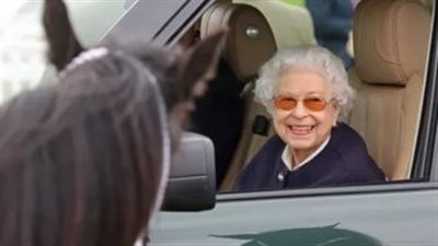 الملكة إليزابيث تحضر عرض الخيول الملكي 