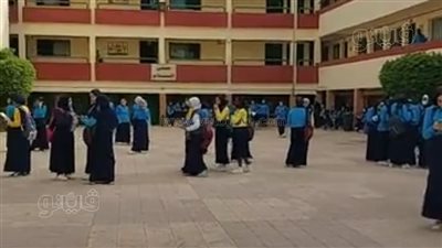 امتحانات أولى ثانوي.. توافد الطالبات على مدرسة الأورمان لاداء امتحاني الكيمياء والجغرافيا | فيديو 