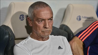 فيريرا يجتمع مع جهازه المعاون