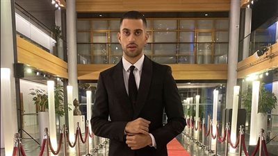 اليساندرو محمود.. 10 معلومات عن المغني الإيطالي ذو الأصول المصرية | صور