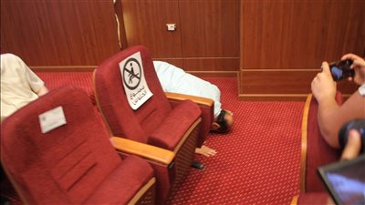 فائز بقرعة الحج بالقاهرة يسجد شكرًا لله: