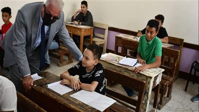 محافظ جنوب سيناء يتفقد عددا من لجان امتحانات الشهادة الإعدادية | صور