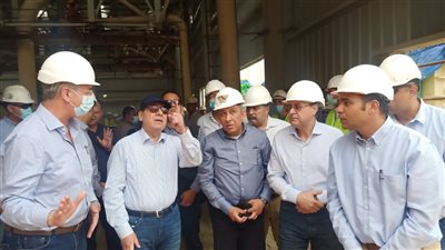 وزير البترول يتابع مشروع إنتاج الألواح الخشبية متوسطة الكثافة MDF 