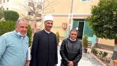 رئيس المنطقة الأزهرية بالإسكندرية يتفقد امتحانات الصفين الأول والثاني الثانوي